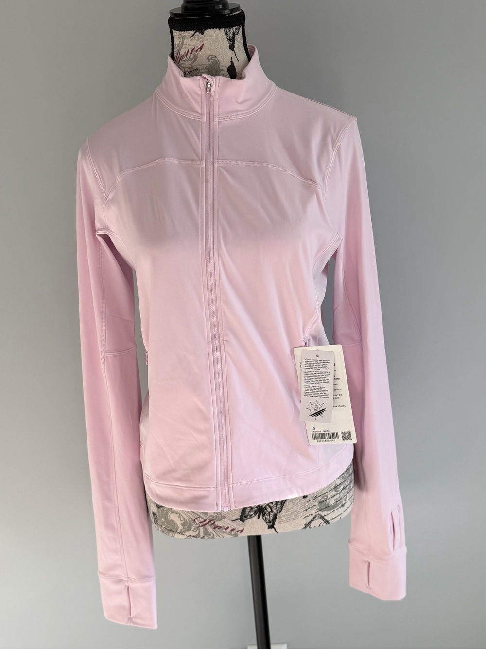 Lululemon NWT Lightweight Running
Jacket size 10 Meadowsweet Pink